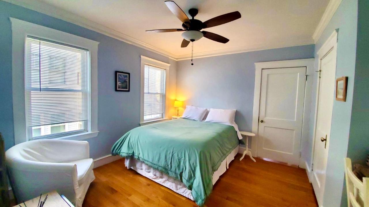 Near Train Station Gorgeous 3-bedroom With Patios Apartamento Boston
