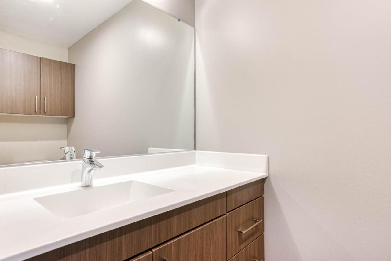 N Station 1br W Wd Gym Nr Td Garden Bos-703 Boston