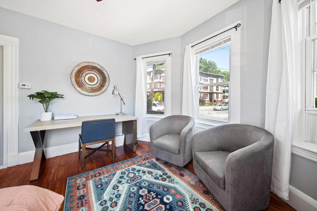 Cozy Up In 5br Near Charming Oak Square Appartement *