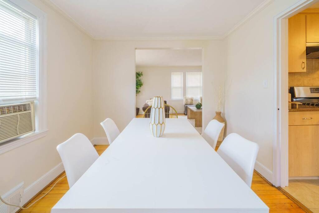 New Vanity Short- Term Rentals- Neponset Riverway *
