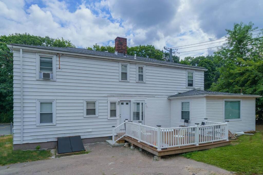 Apartment New Vanity Short- Term Rentals- Neponset Riverway *