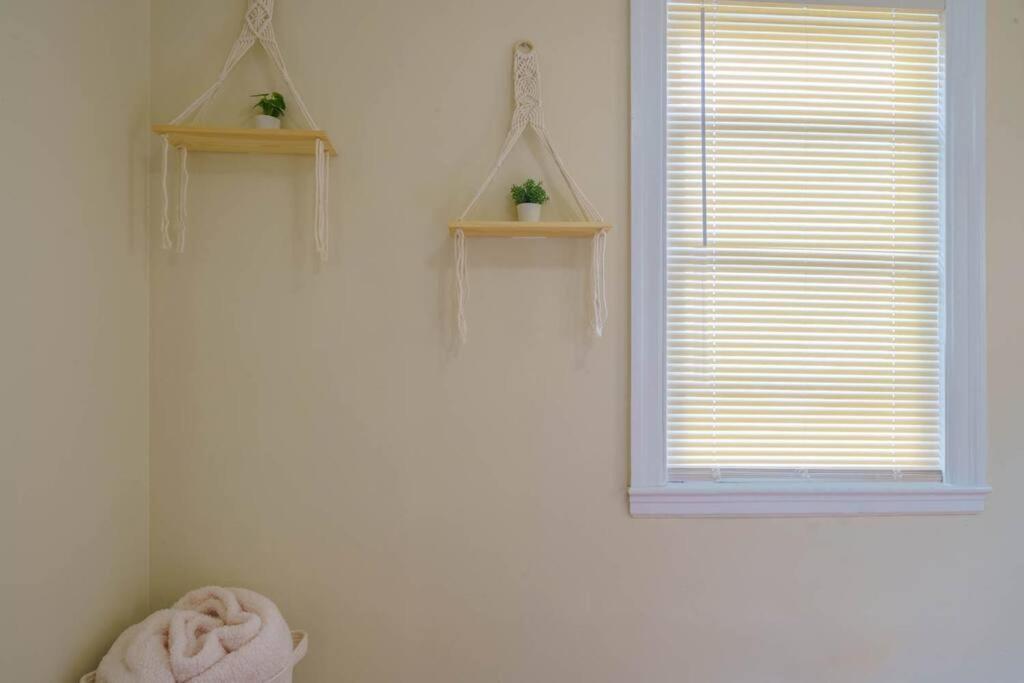 Apartment New Vanity Short- Term Rentals- Neponset Riverway Boston