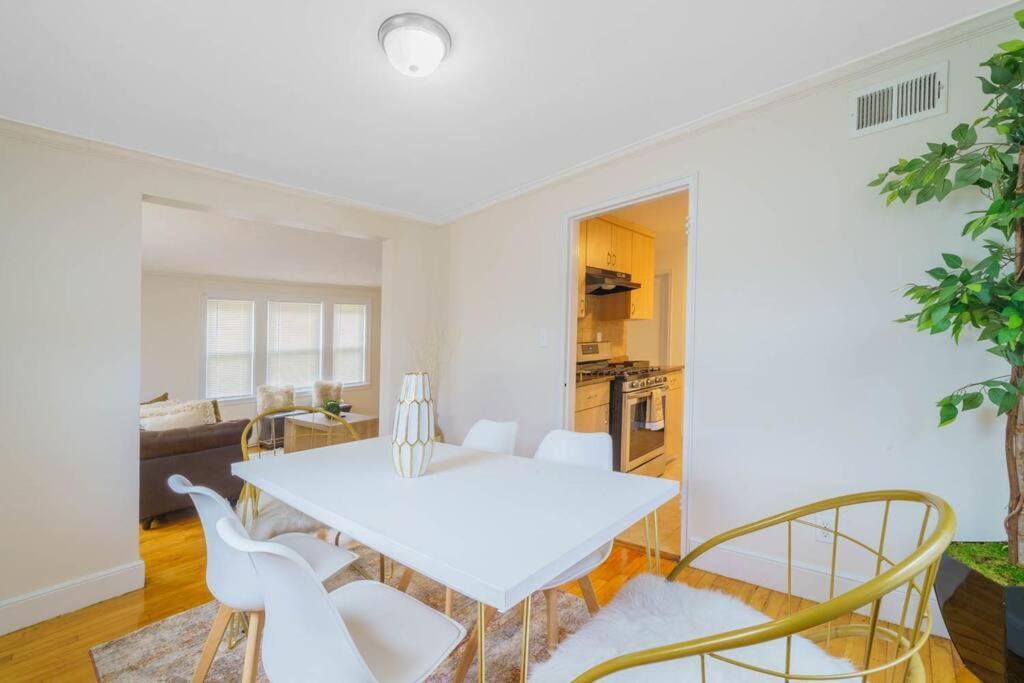 New Vanity Short- Term Rentals- Neponset Riverway Apartment *