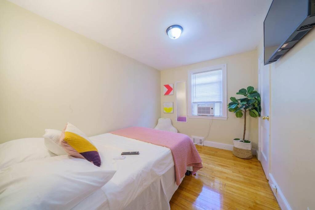 New Vanity Short- Term Rentals- Neponset Riverway Apartment