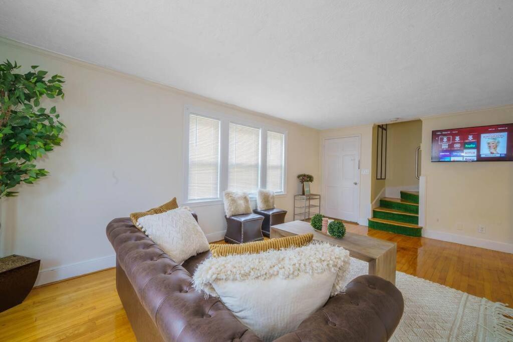 New Vanity Short- Term Rentals- Neponset Riverway