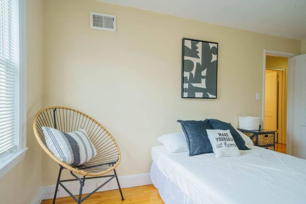 Apartment New Vanity Short- Term Rentals- Neponset Riverway Boston
