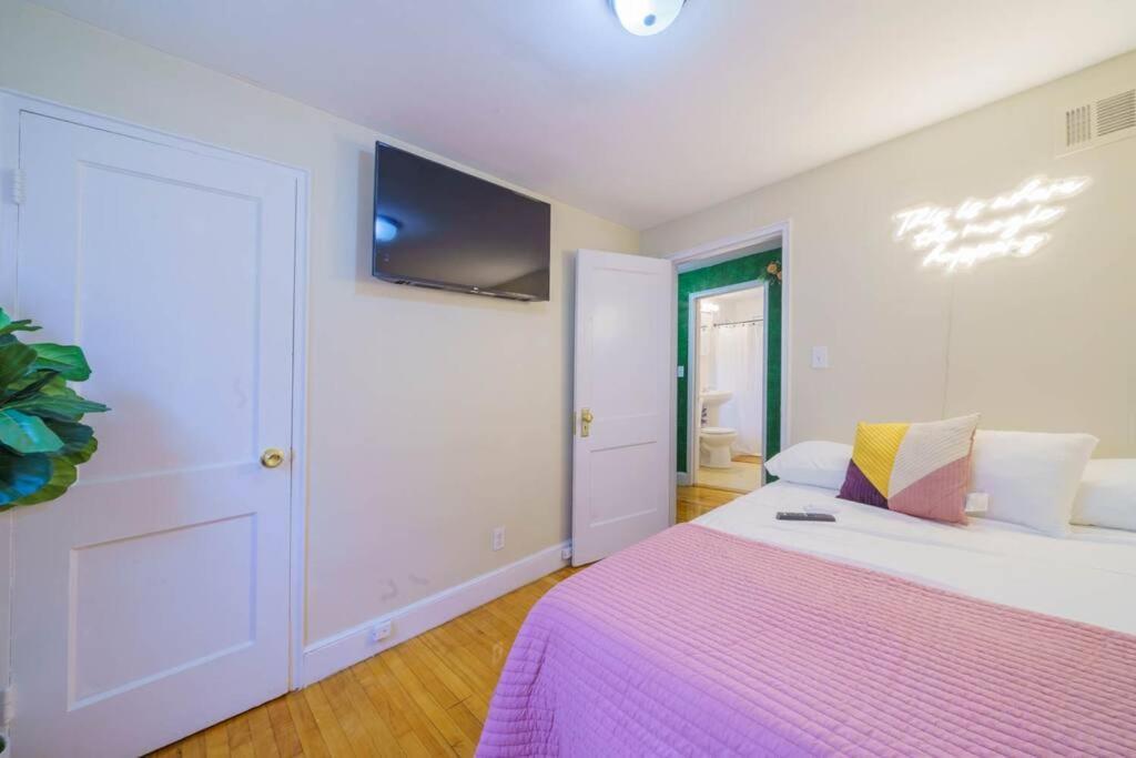 New Vanity Short- Term Rentals- Neponset Riverway Boston