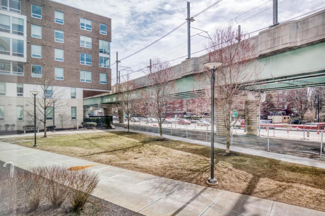 East Cambridge 2br W Gym Wd Nr Lechmere T Bos-869 * Boston