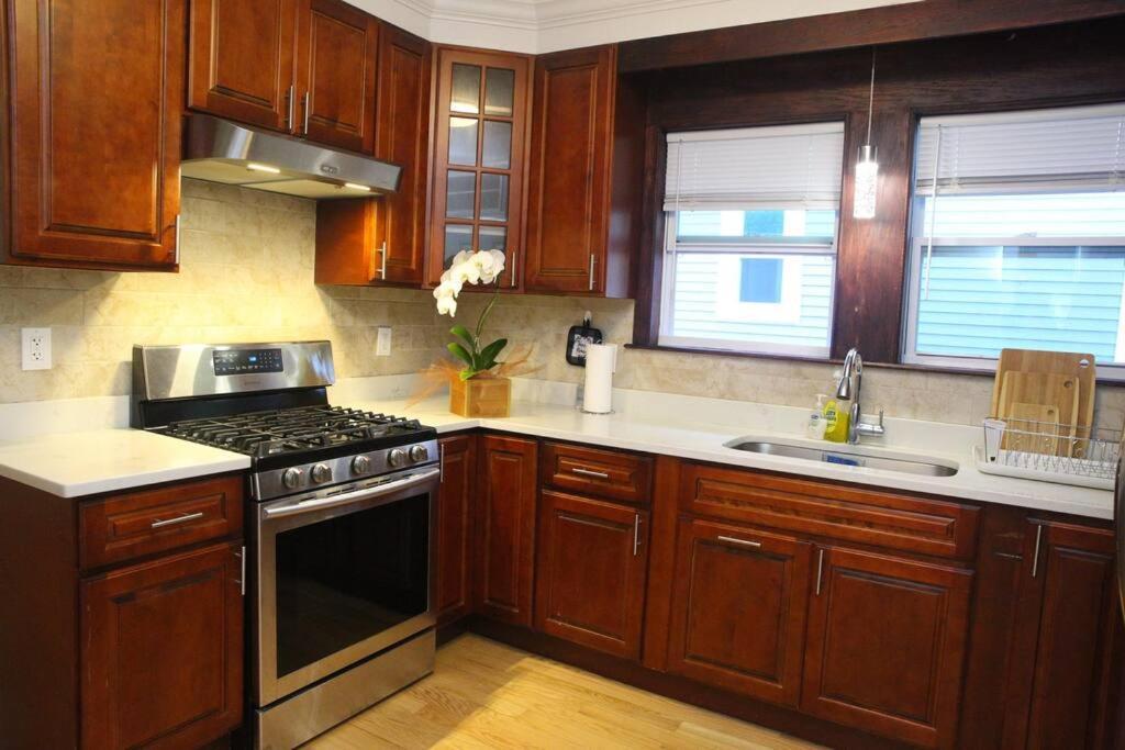 Renovated 4br3ba Escape - Near Public Transportation Apartamento *