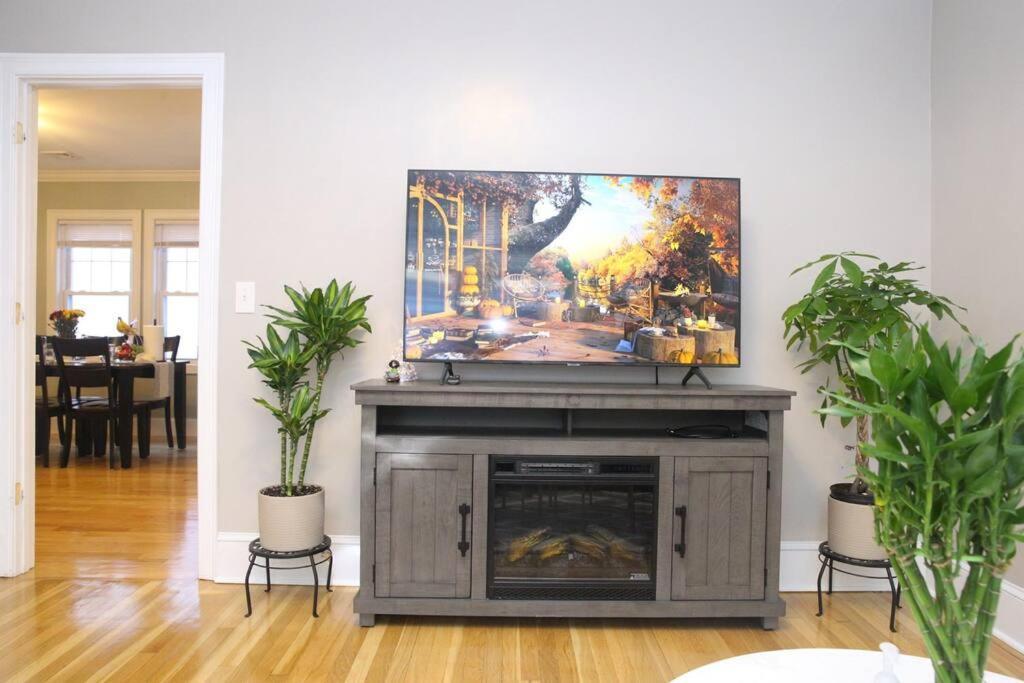Renovated 4br3ba Escape - Near Public Transportation Apartamento