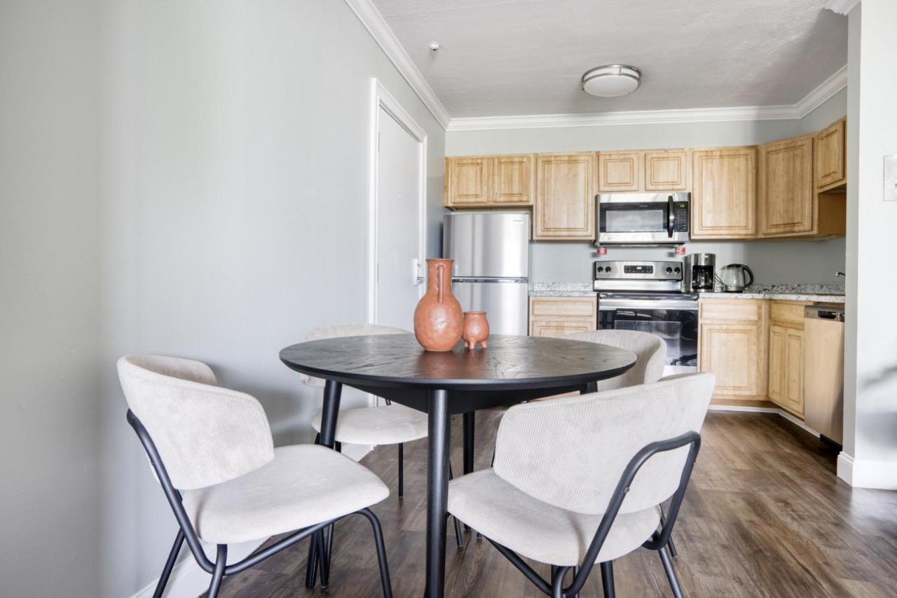 Longwood 2br Nr Orange T Lines Bos-651