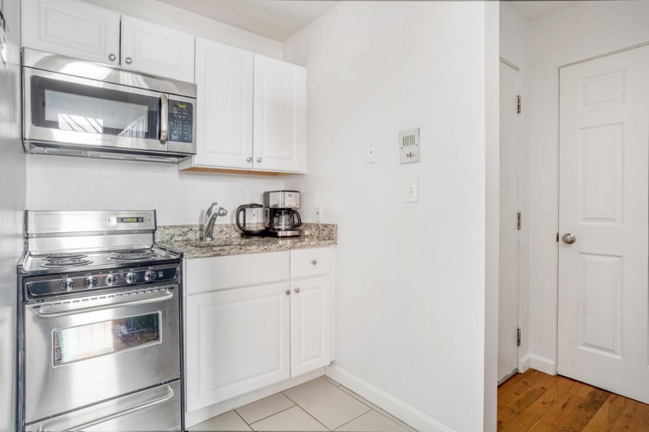 Apartment Well-located S 1br On E Broadway Bos-473