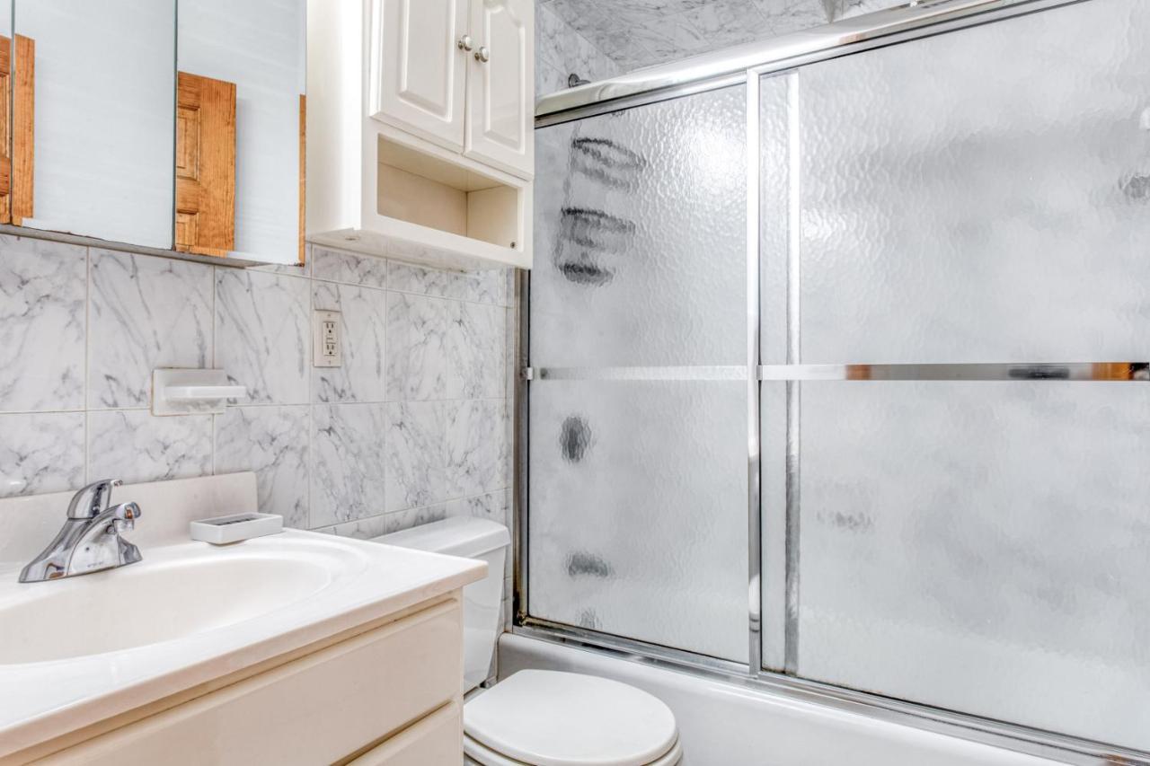 Apartment N End 2br W Balcony Rooftop On Hanover Bos-420