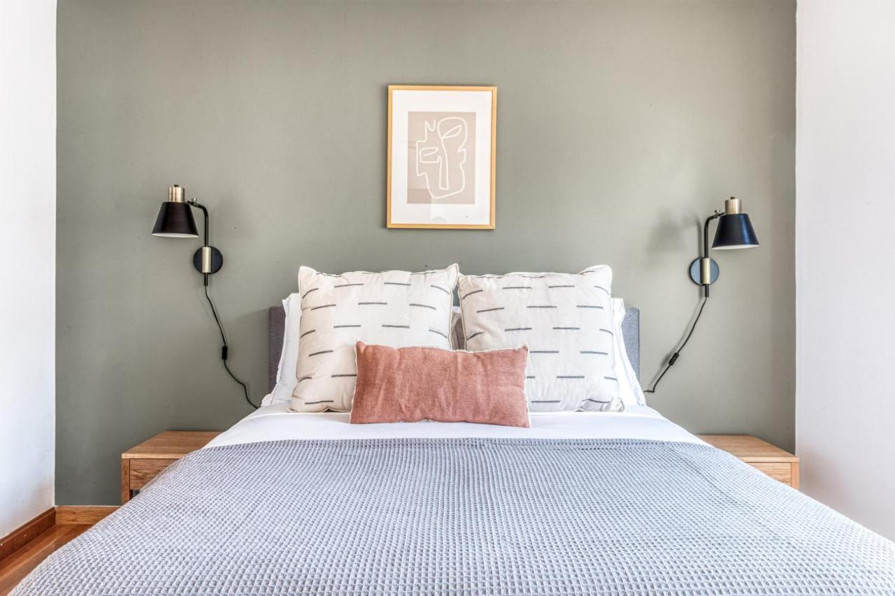 N End 2br W Balcony Rooftop On Hanover Bos-420 Boston