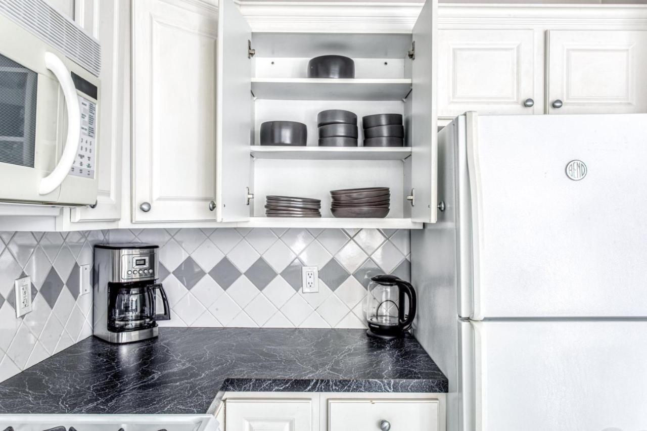 Apartment N End 2br W Balcony Rooftop On Hanover Bos-420 *