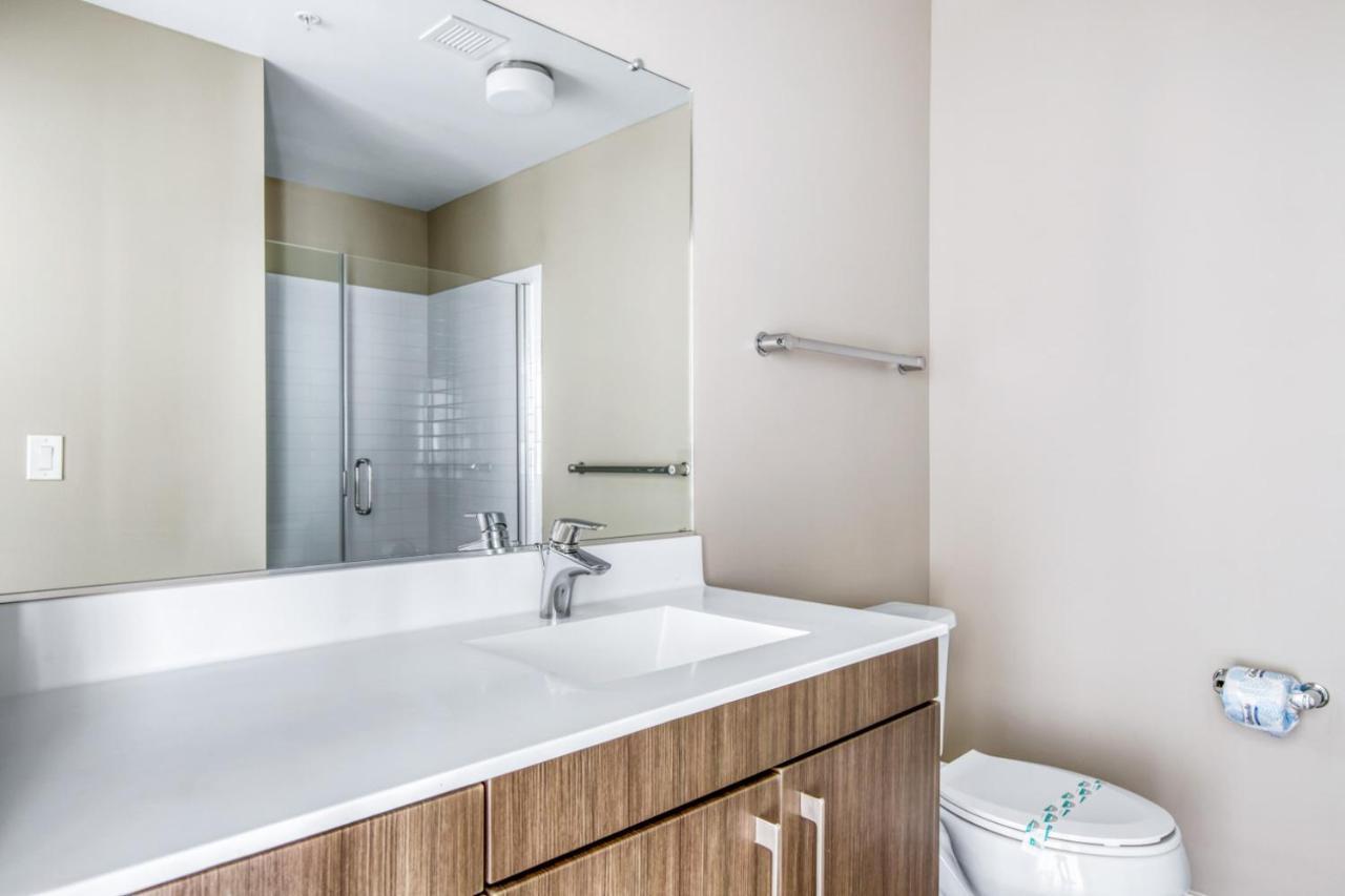 N Station W Gym Wd Nr Td Garden Bos-637 * Boston