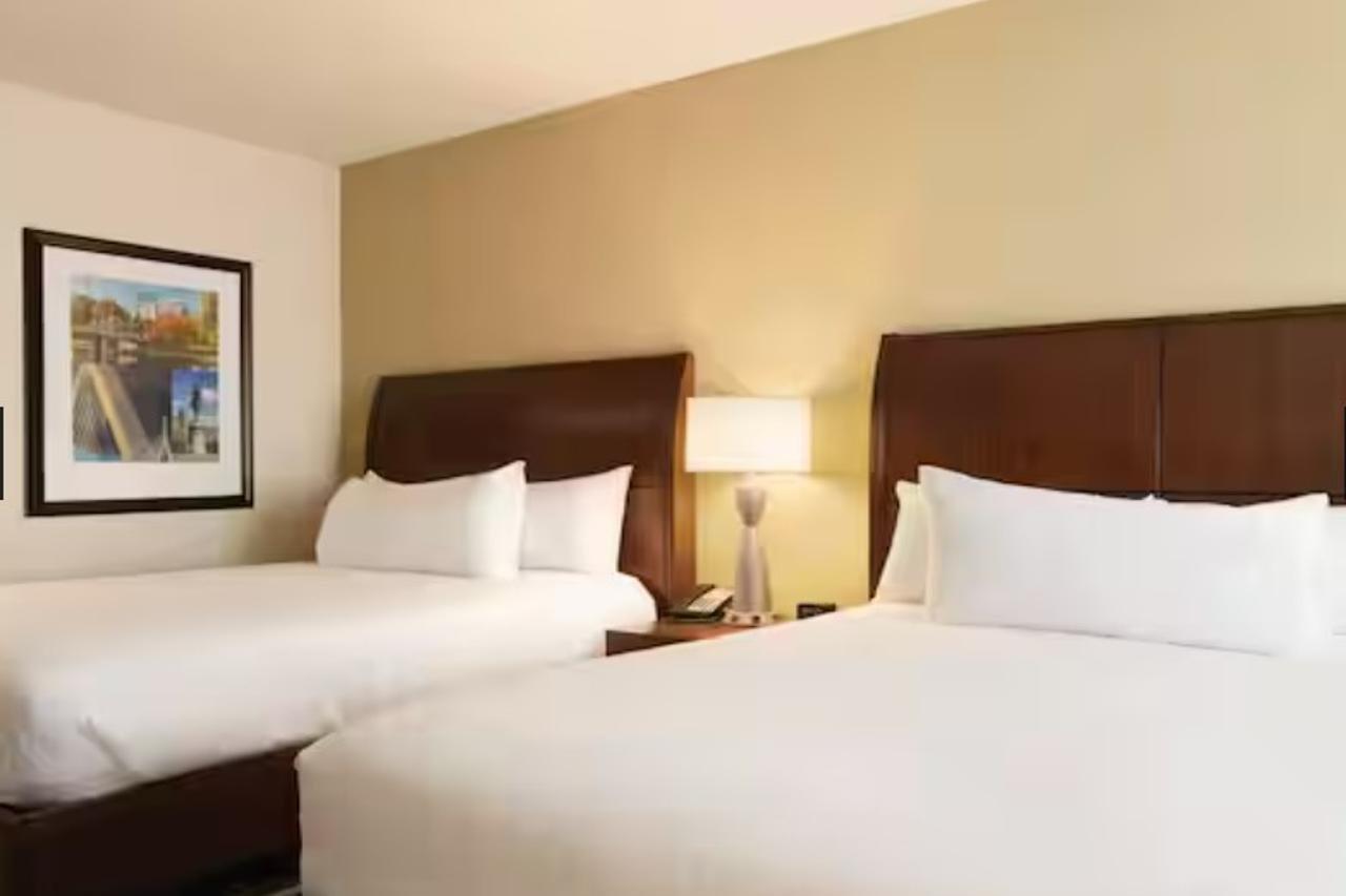 Hilton Garden Logan Airport 3*