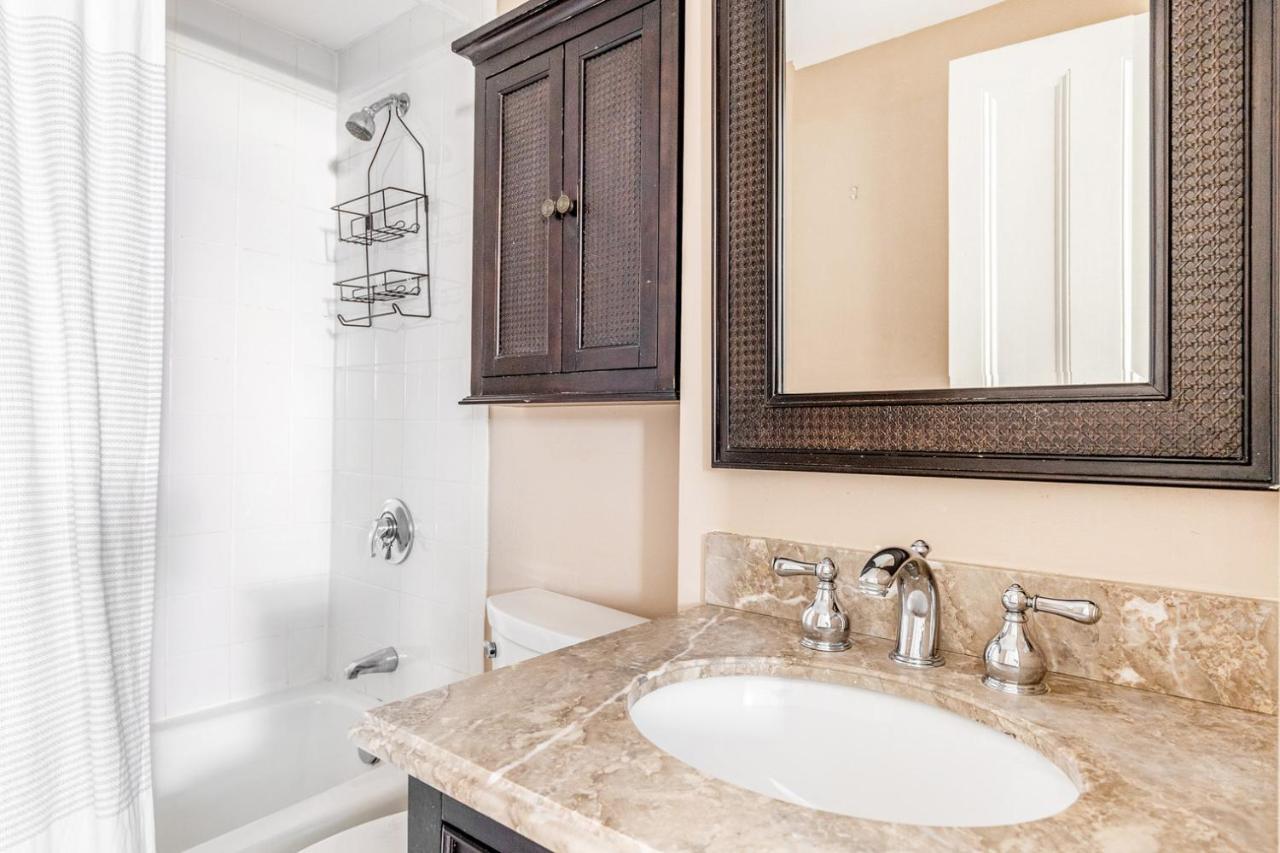 Back Bay Steps From Newbury T Bos-557