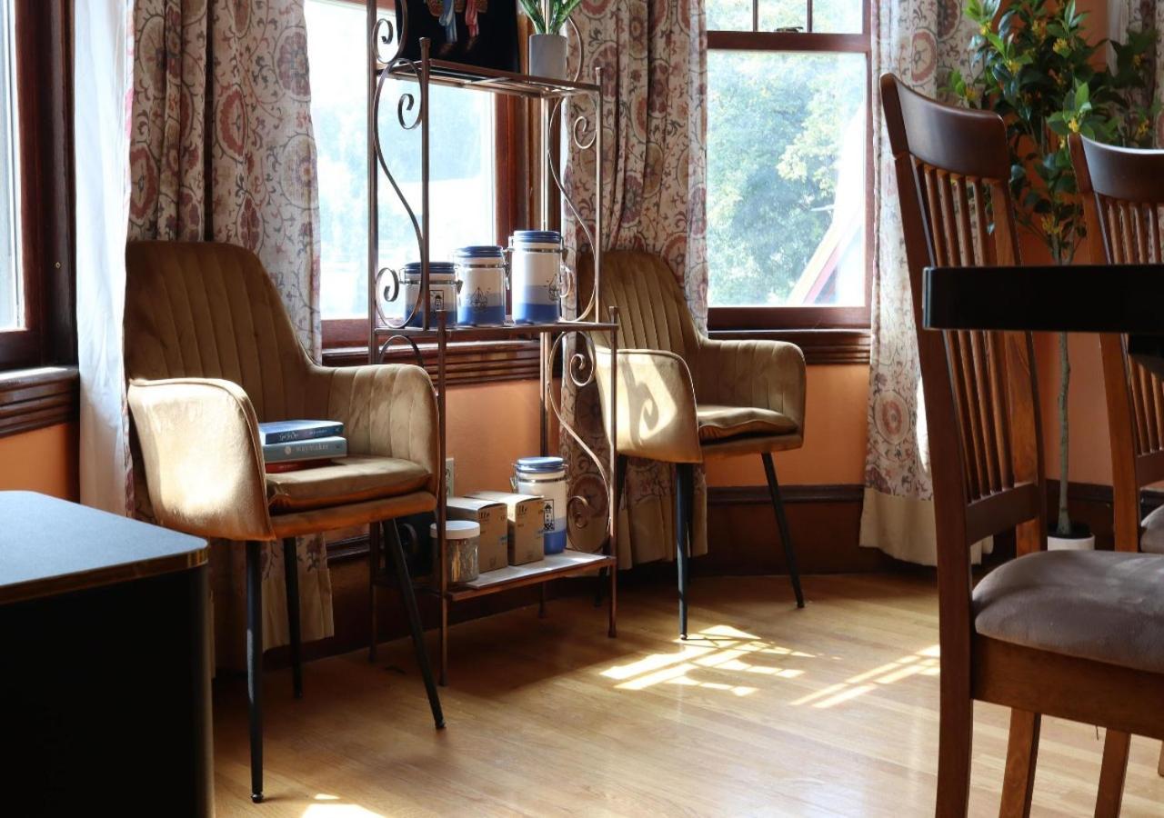 Beautiful Victorian House, Great Views, Free Parking Apartamento