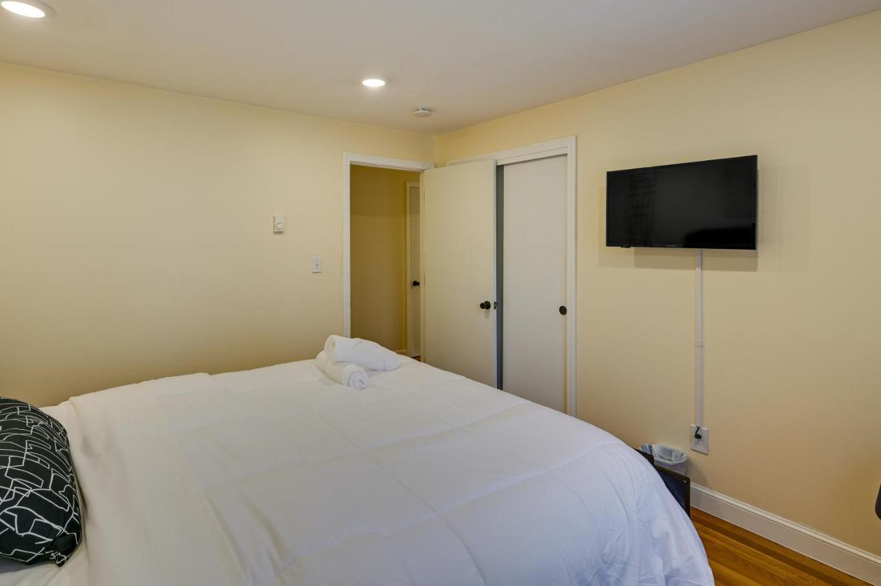 Duplex With Foosball Table 11 Mi To Downtown Apartamento *