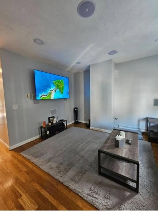 Appartement Newly Renovated -2 Bedroom *
