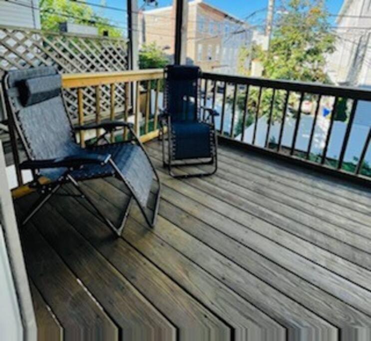 Newly Renovated -2 Bedroom Appartement *