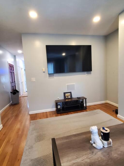 Newly Renovated -2 Bedroom Appartement Boston