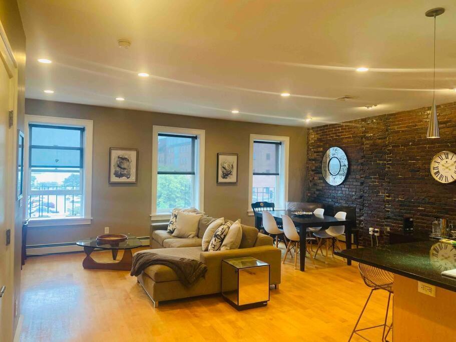 Harbor Views Modern North End Free Parking! Appartement *