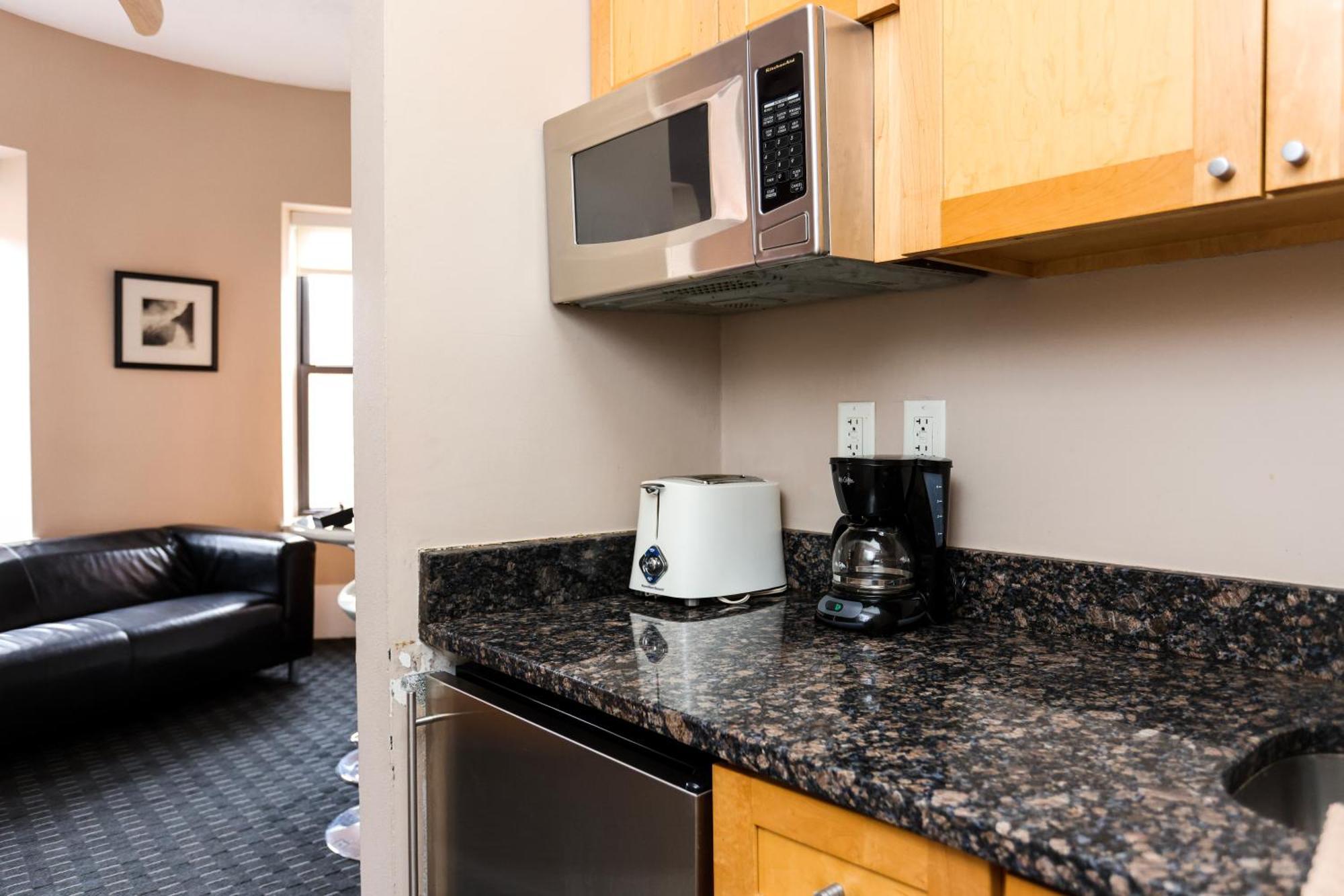 Stylish Downtown In The Southend, C.ave #24