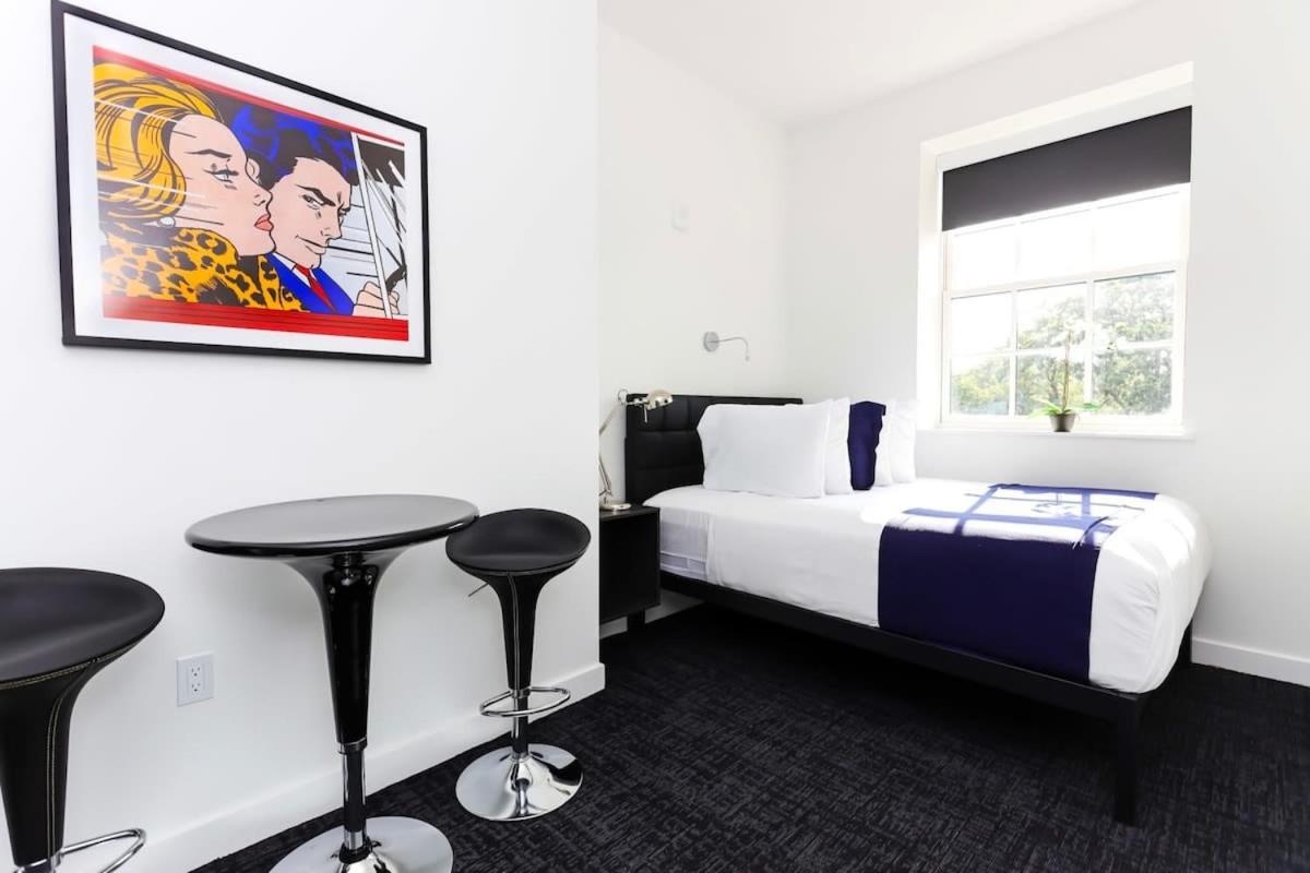 Modern In Fenway Neighborhood Apartment