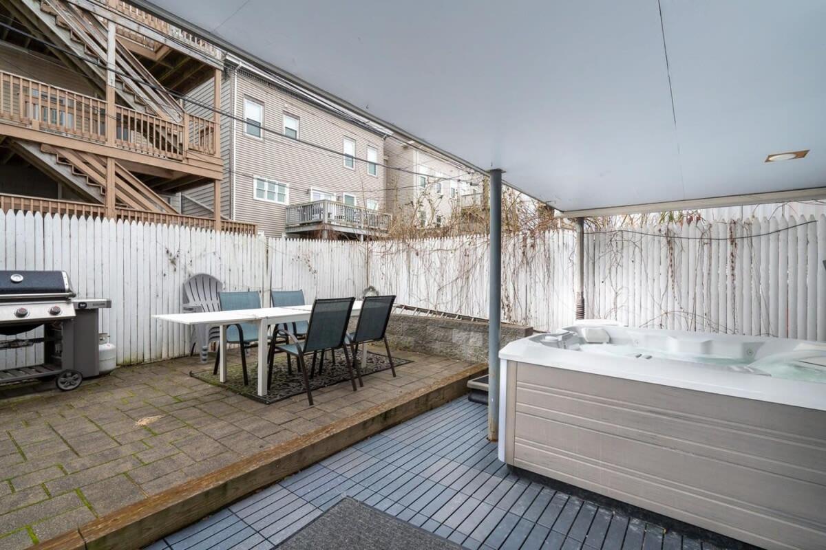 Casa de Férias Heart Of Southie - Hot Tub + Walk To Bars