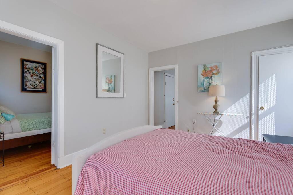 New! Near Mbta, 3 Mi To Fenway! Apartment