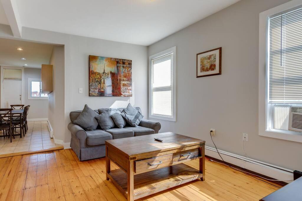 New! Near Mbta, 3 Mi To Fenway! Apartment Boston