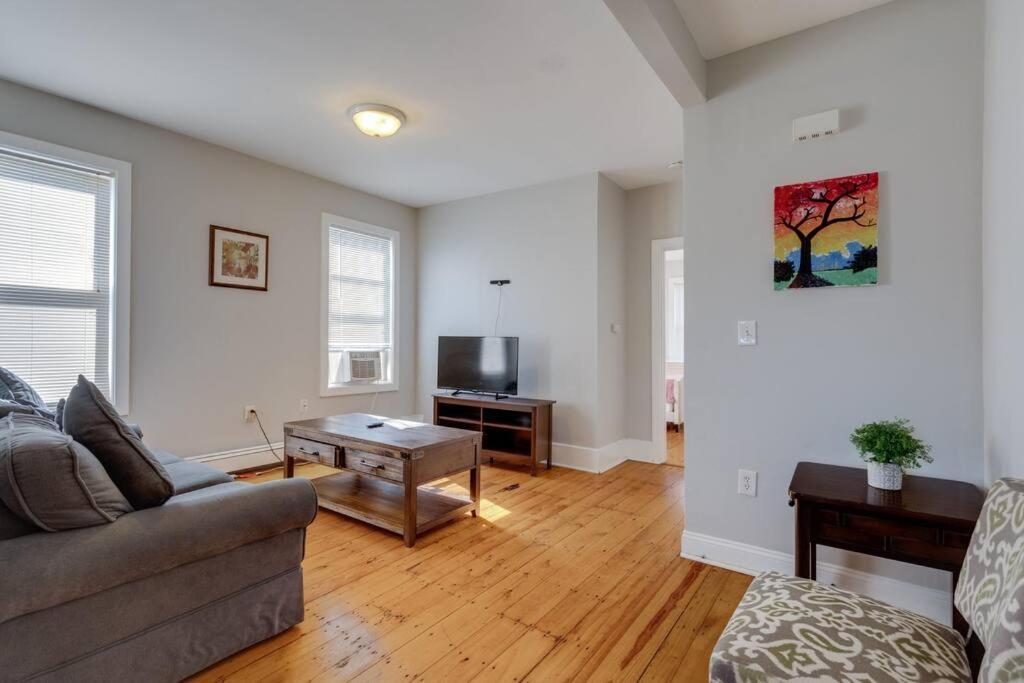 New! Near Mbta, 3 Mi To Fenway! Apartment *