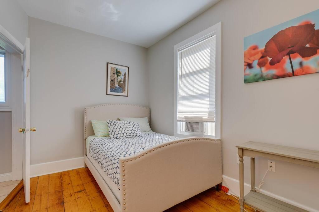New! Near Mbta, 3 Mi To Fenway! Apartment *