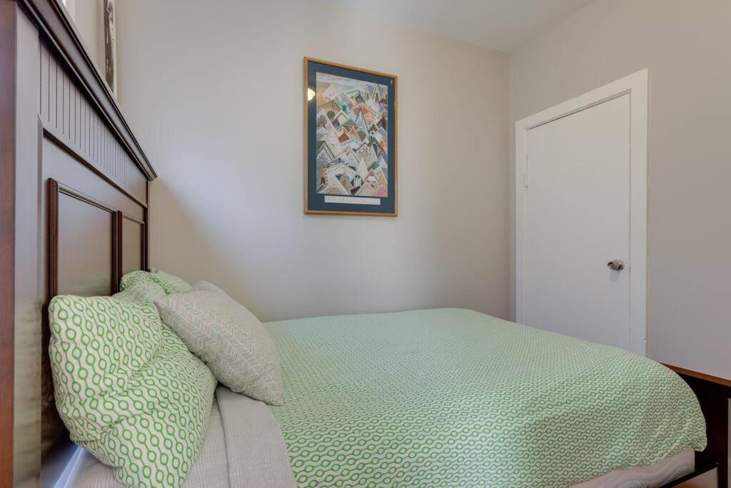 New! Near Mbta, 3 Mi To Fenway! Apartment Boston