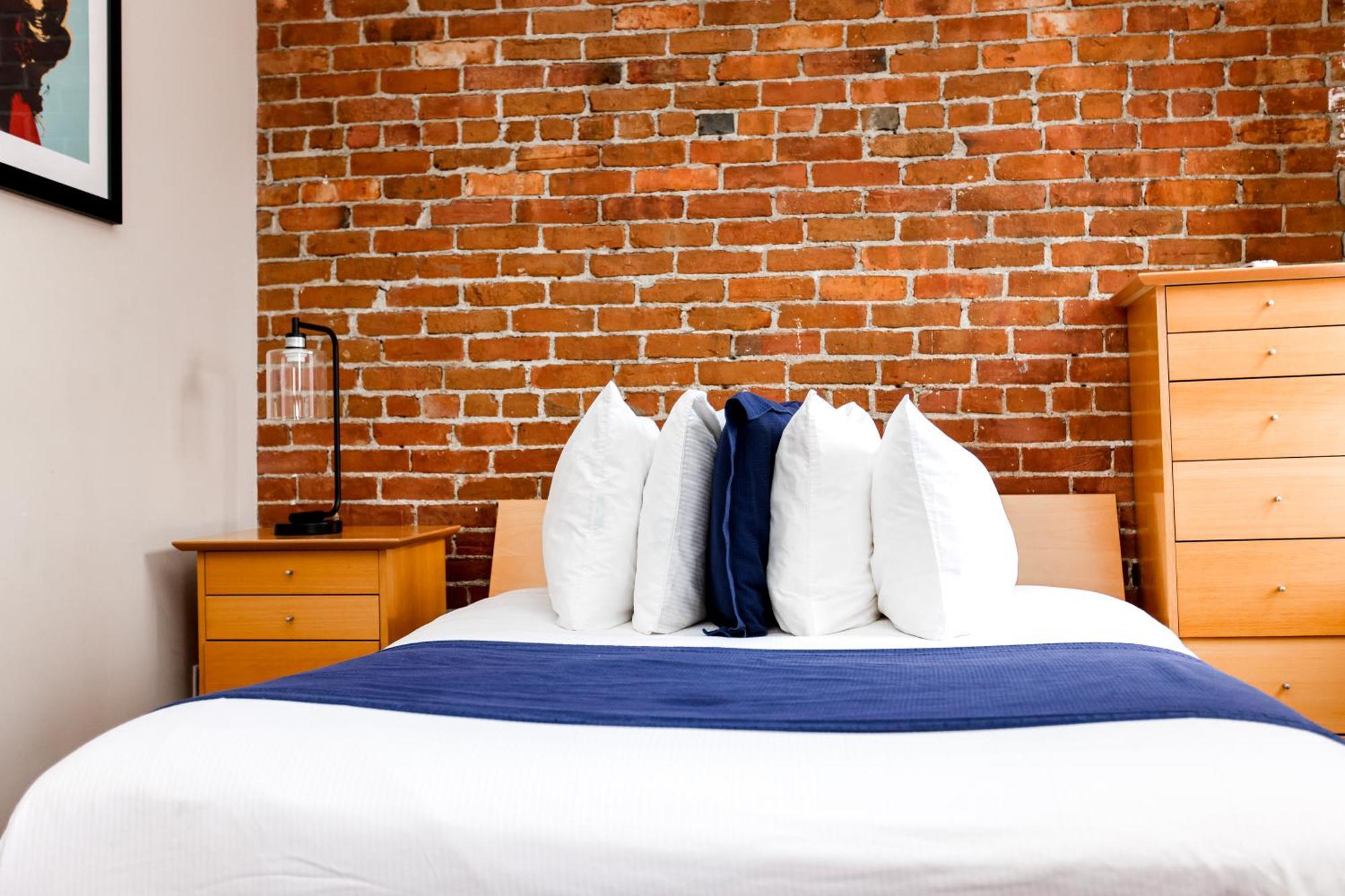 Apart-hotel Stylish Downtown In The Southend, C.ave #24