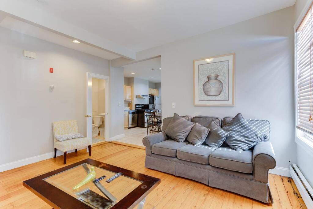 New! Near Mbta, 3mi To Fenway ! Apartment *