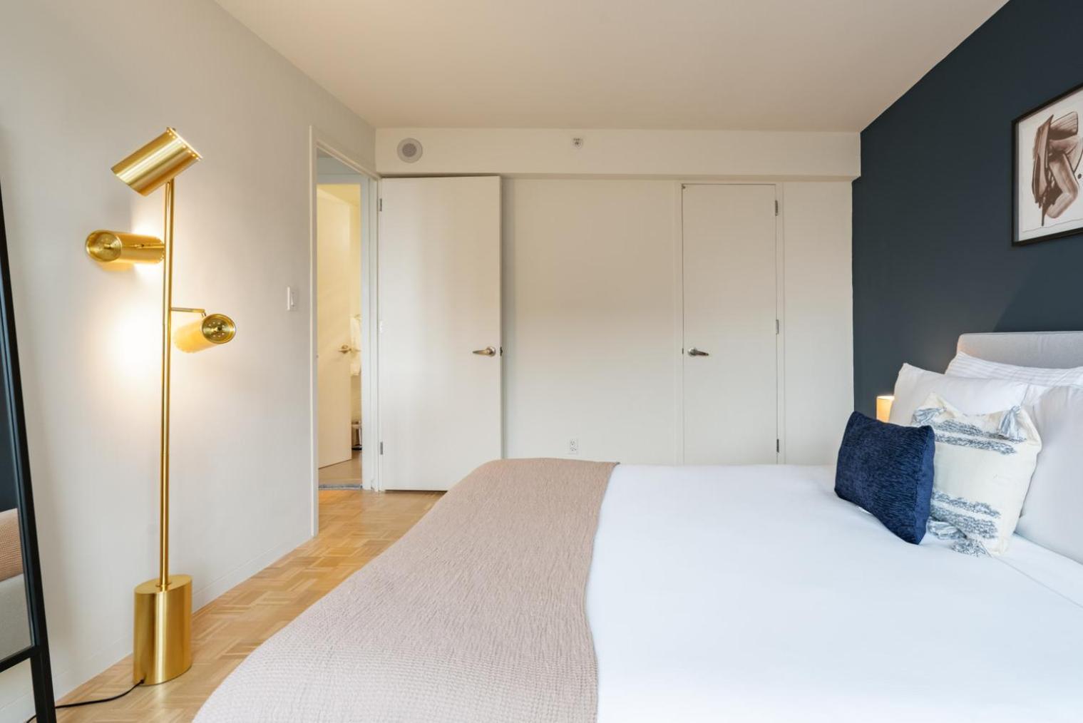 Back Bay 1br W Gym Doorman Nr Esplanade Bos-250