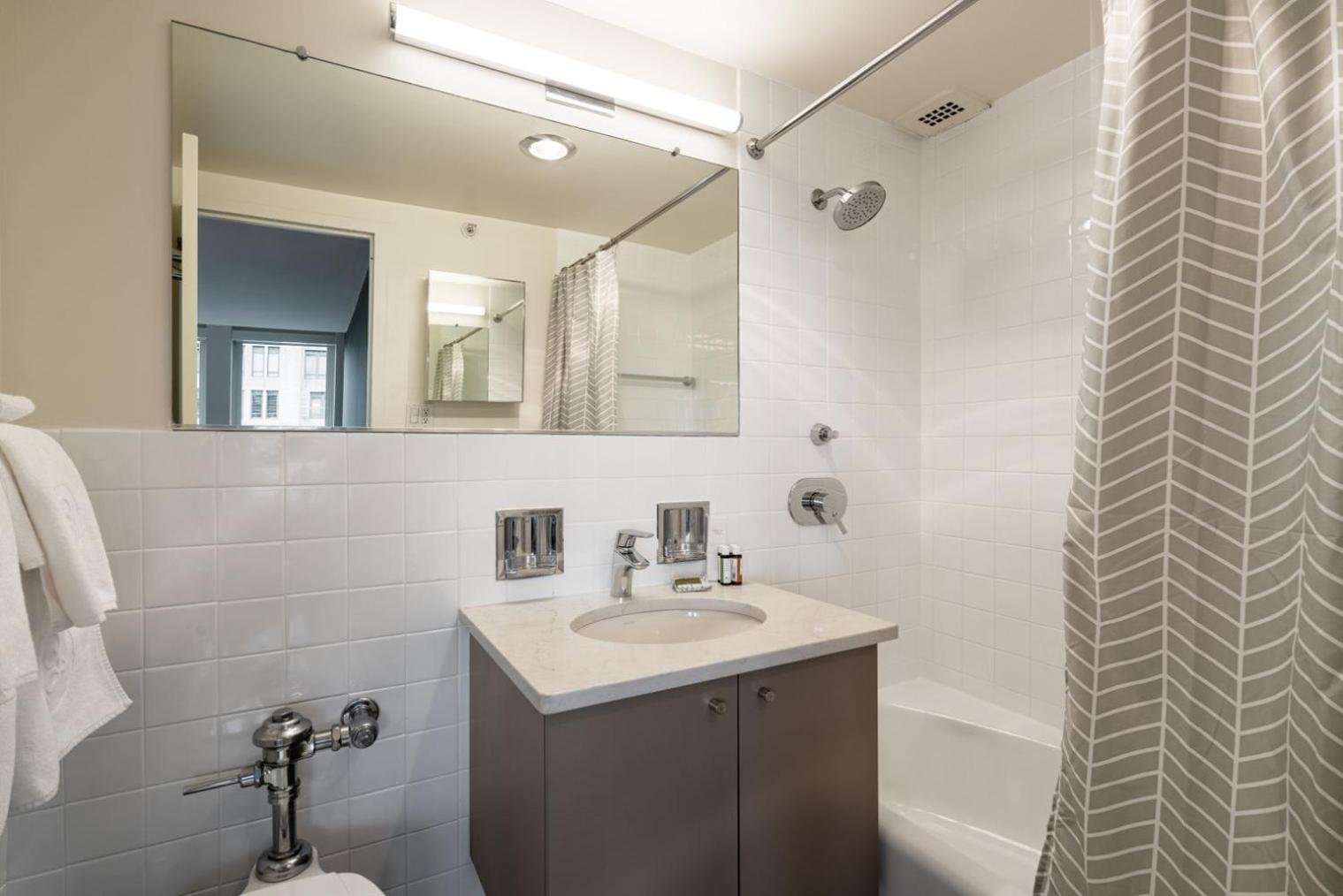 Back Bay 1br W Gym Doorman Nr Esplanade Bos-250 Boston