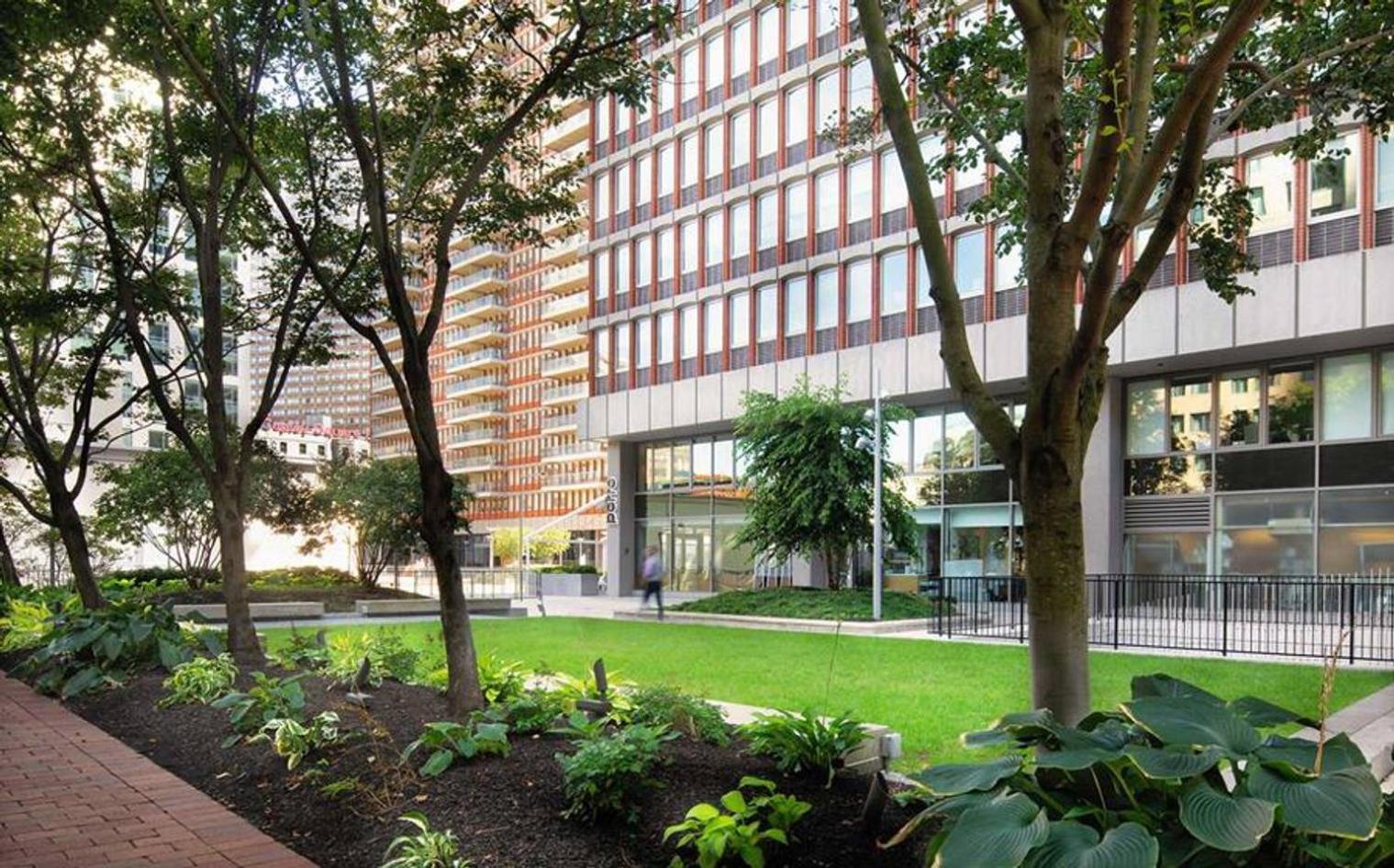 Back Bay 1br W Gym Doorman Nr Esplanade Bos-250