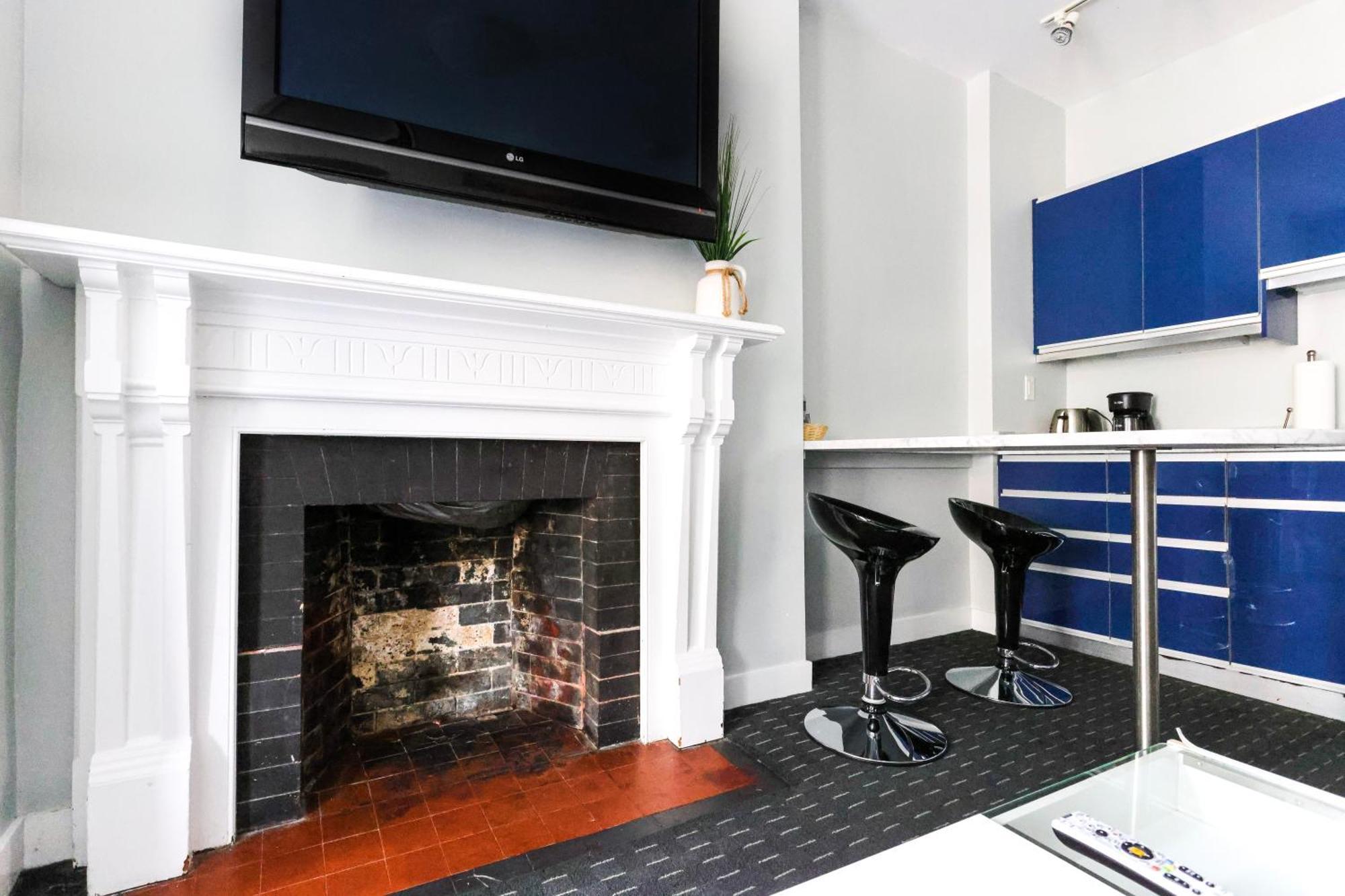 Furnished Newbury Street Studio, #6