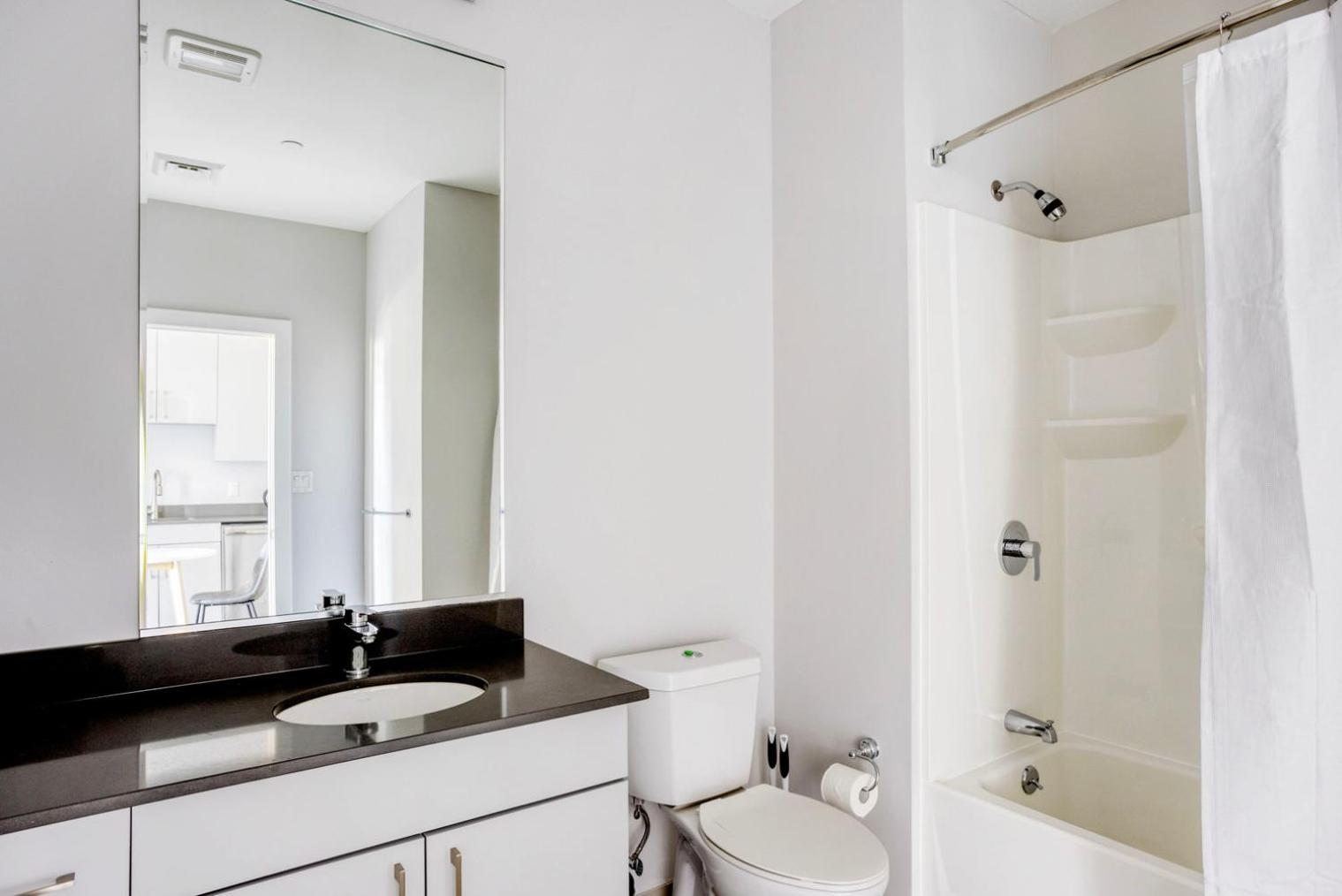 Brighton 2br W Gym Nr Line Dining Bos-982 Apartment