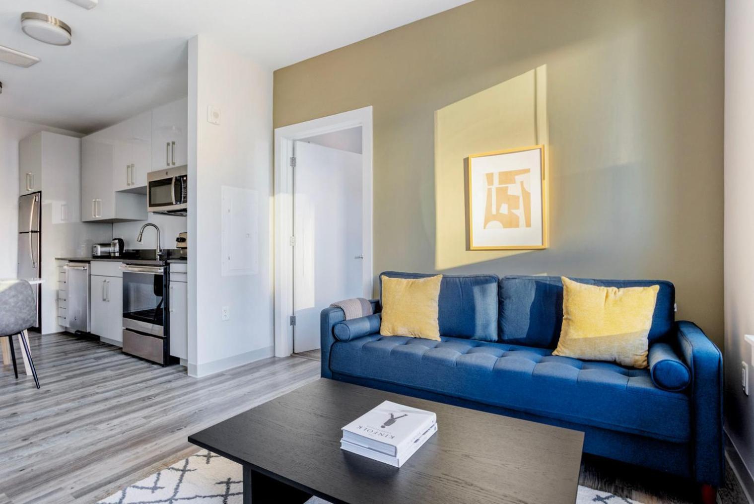Brighton 2br W Gym Nr Line Dining Bos-982 Apartment *