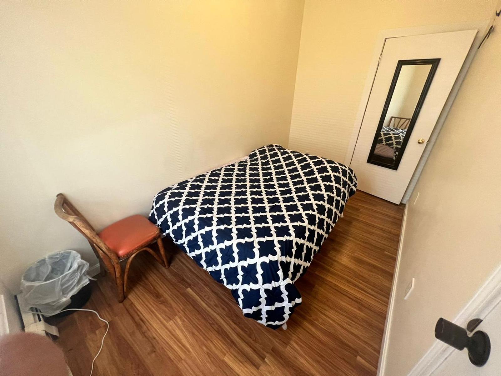 Private Bedroom Near Maison d'hôtes
