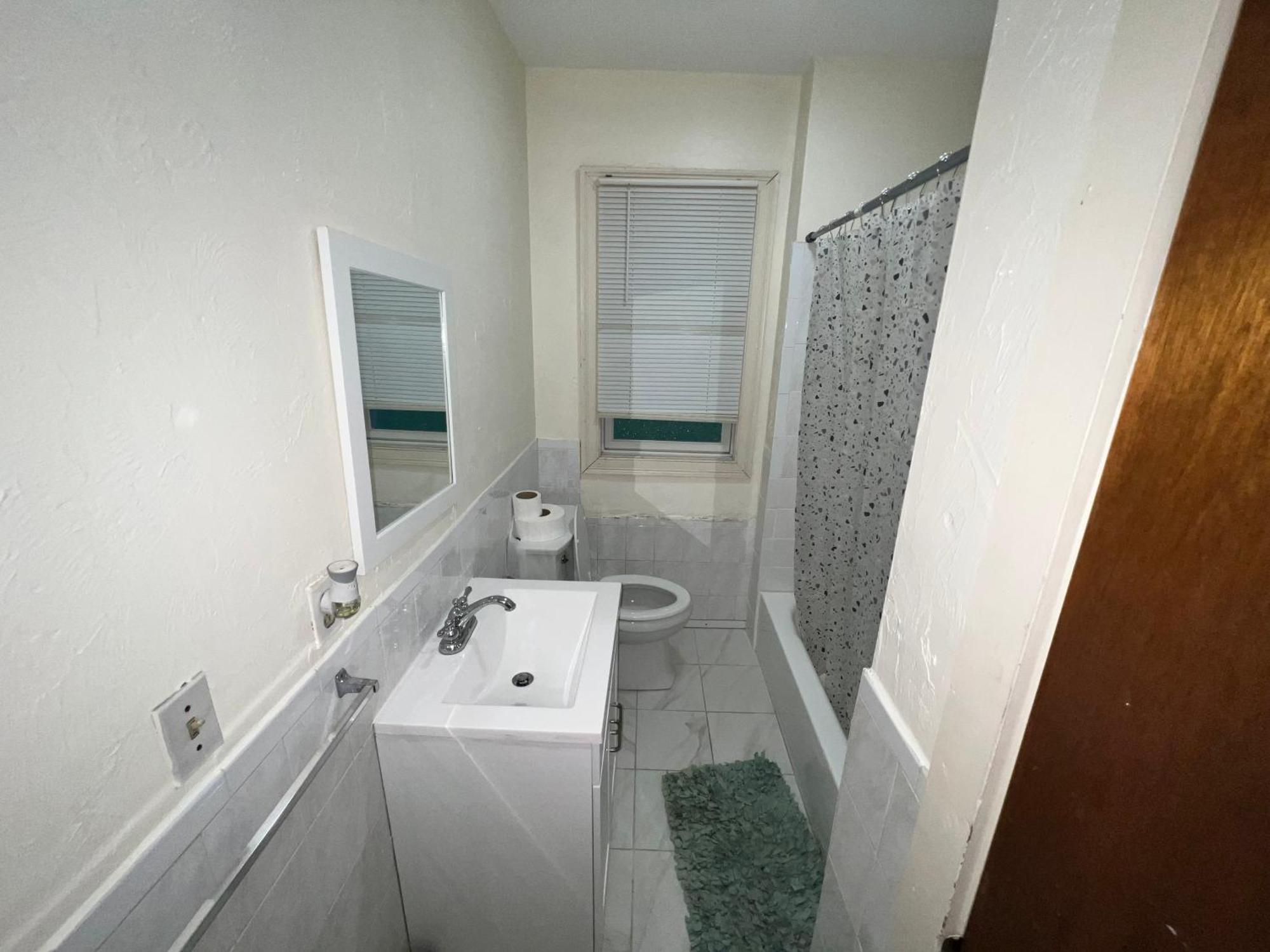 Private Bedroom Near Maison d'hôtes