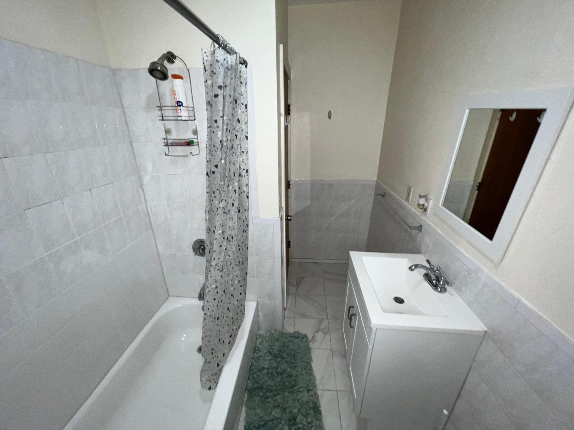 Private Bedroom Near Maison d'hôtes
