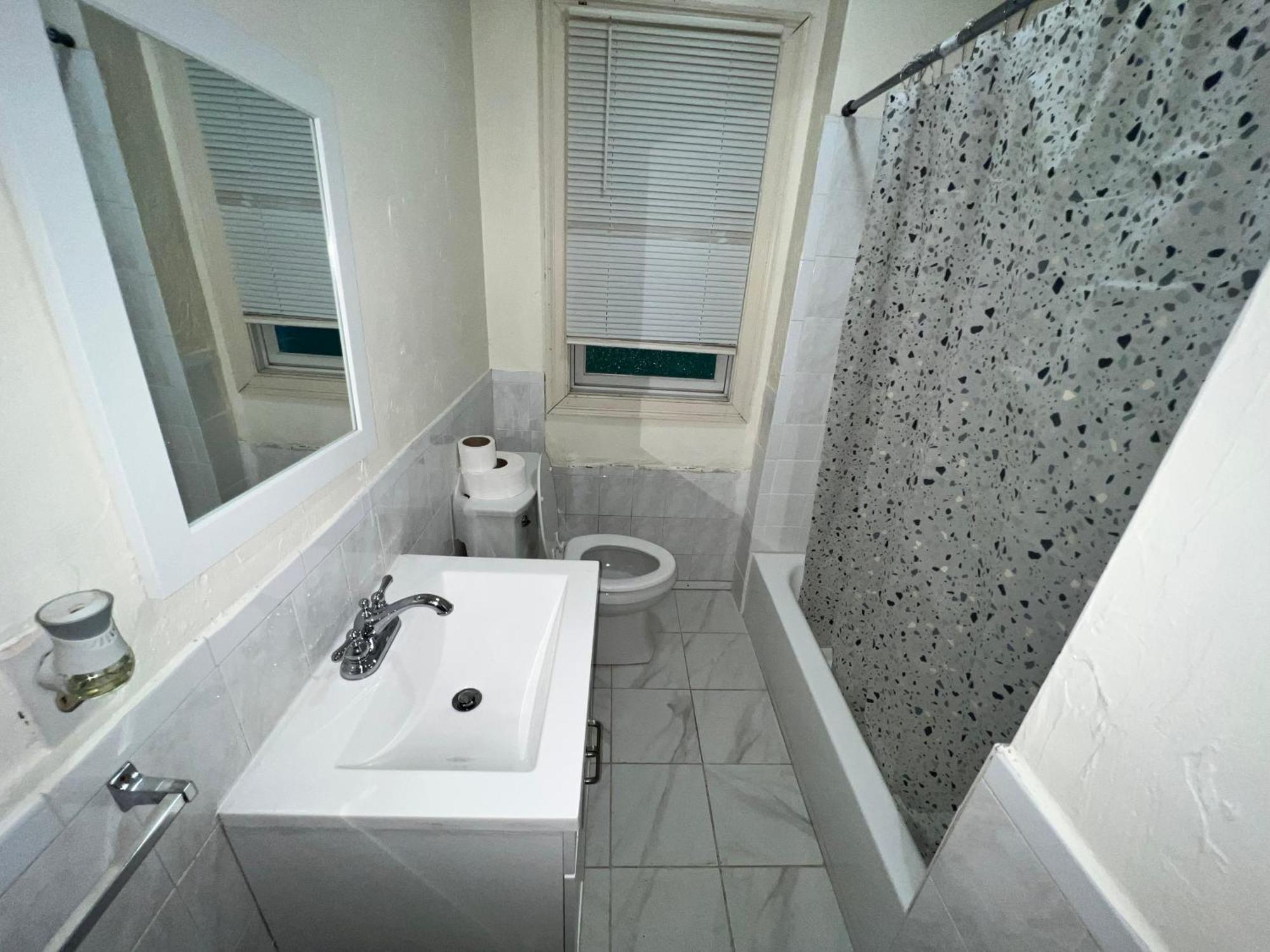 Private Bedroom Near * Boston