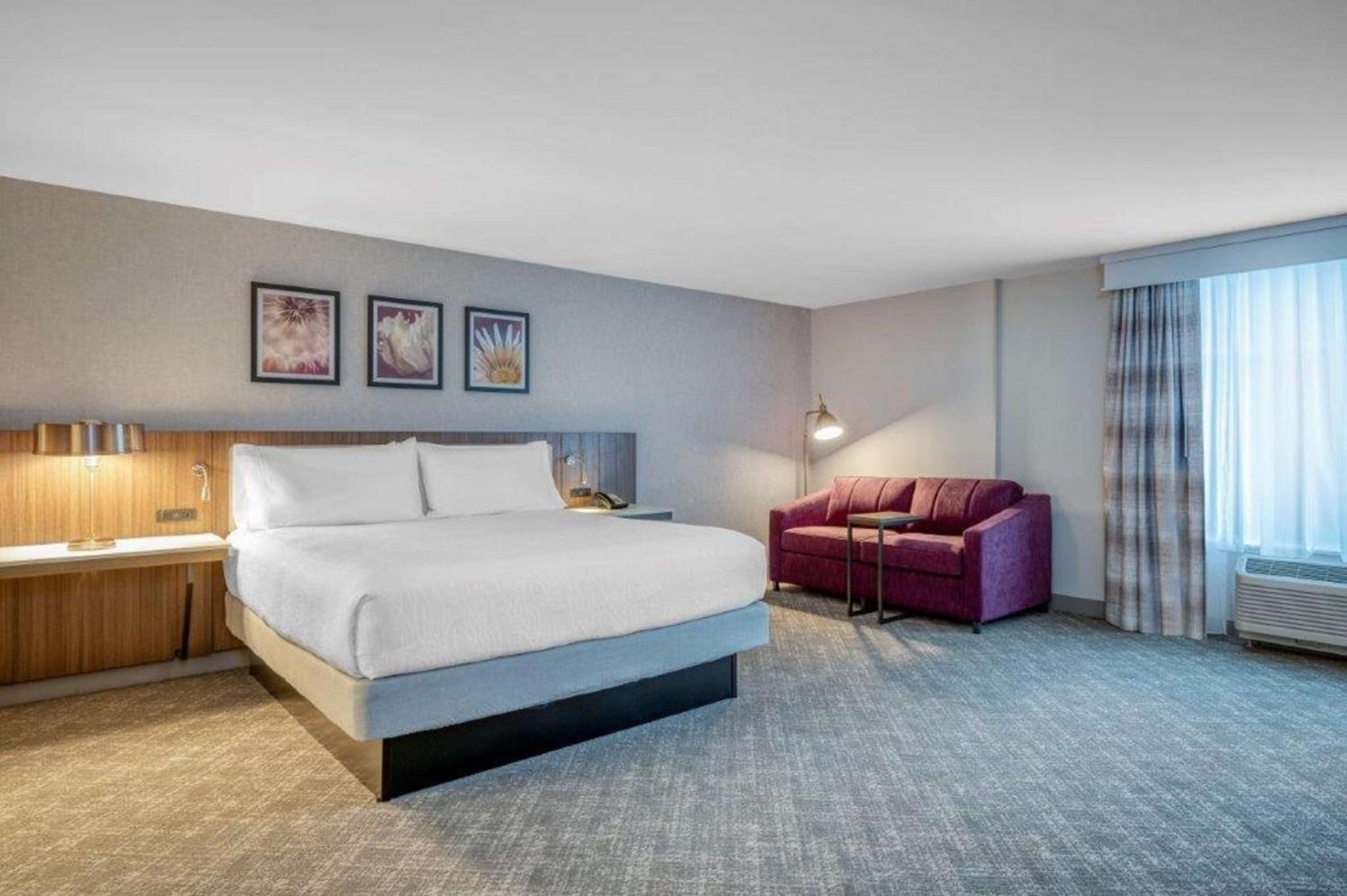 Hilton Garden Logan Airport 3*