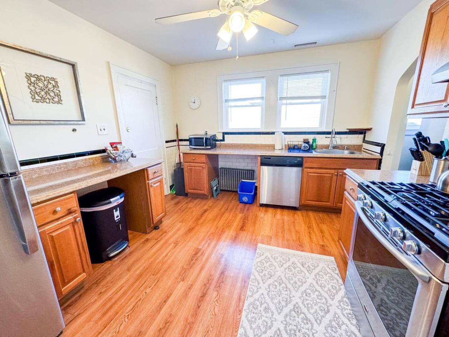 Spacious 3 Bed, In Unit Laundry, Air Holiday home Boston